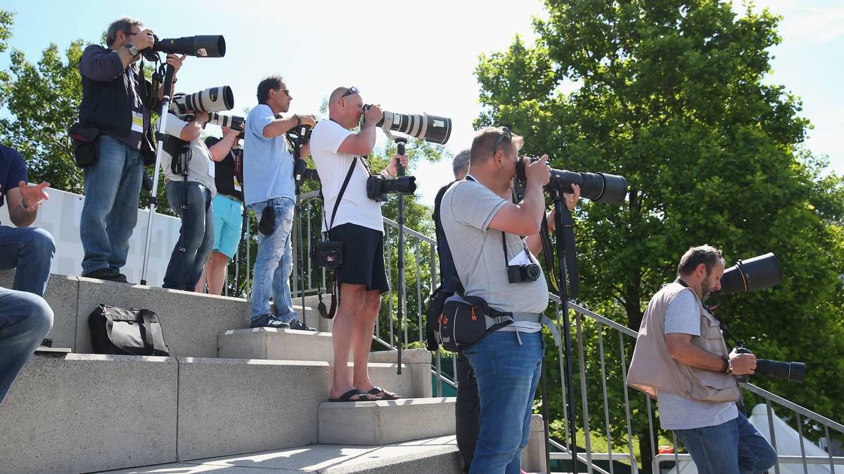 Dabei halten die Fotografen Ausschau nach neuen Gesichtern auf dem Trainingsplatz und finden ...