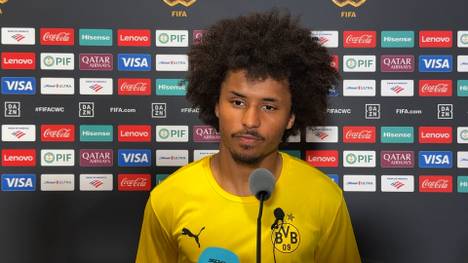 Borussia Dortmund gewinnt sein abschließendes Gruppenspiel gegen Ulsan HD mit 1:0 und zieht als Erster ins Achtelfinale ein. Nach dem Spiel spricht Karim Adeyemi über die extrem heißen Bedingungen.