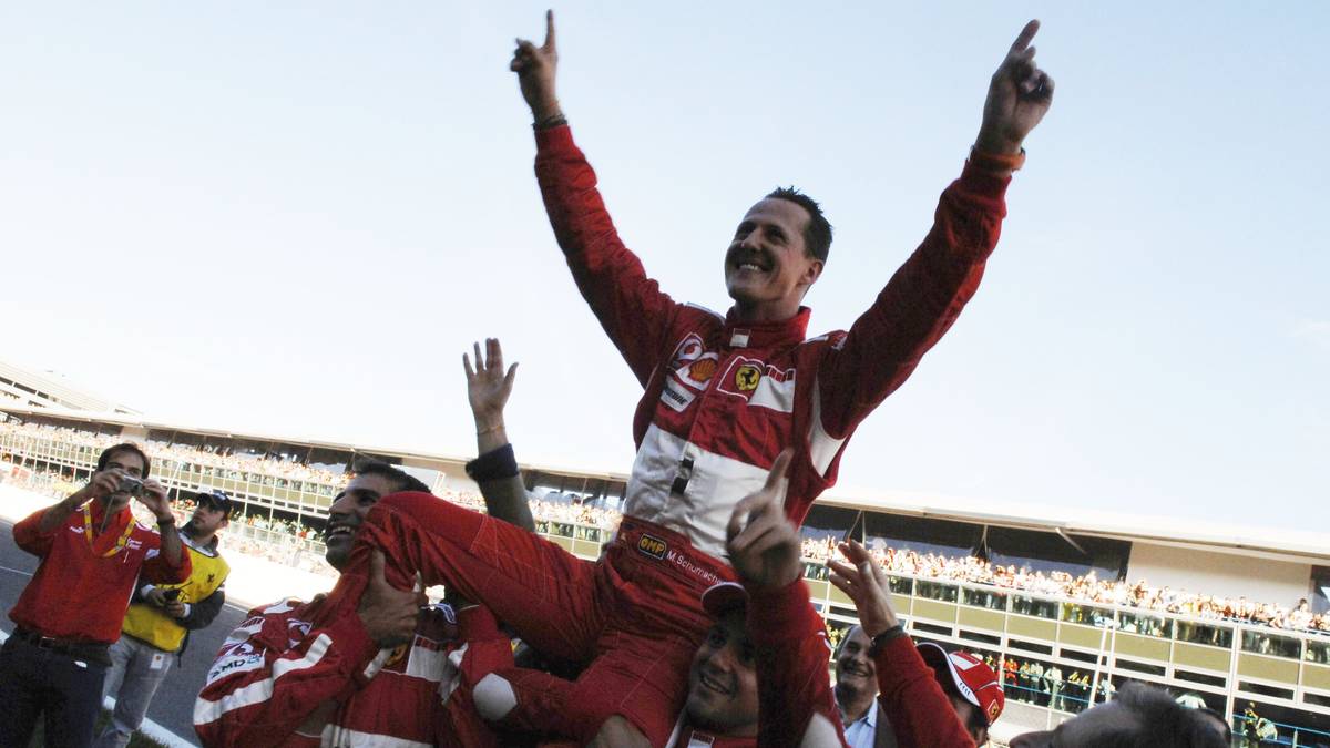 PLATZ 1 - MICHAEL SCHUMACHER (7 WM-Titel, 91 Grand-Prix-Siege): Unantastbar an der Spitze liegt der legendäre Michael Schumacher. Mit sieben WM-Titeln thront er über allen anderen Fahrern. 68 Mal stand der frühere Ferrari-Pilot auf der Pole Position