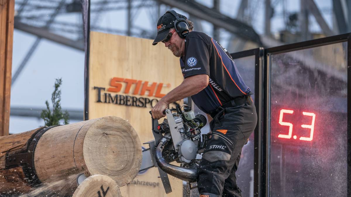 Die Sportler können entweder mit ihrer eigenen Spezialanfertigung antreten oder auf eine von STIHL gestellte Hot Saw zurückgreifen. Hier hält ein Deutscher den Weltrekord. Dirk Braun benötigte 2016 lediglich 5,2 Sekunden