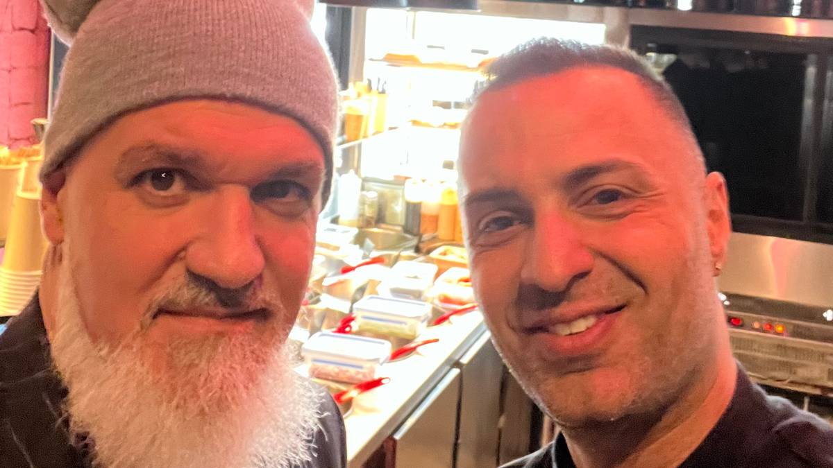 Barbaros Barut (r.) mit SPORT1-Reporter Reinhard Franke