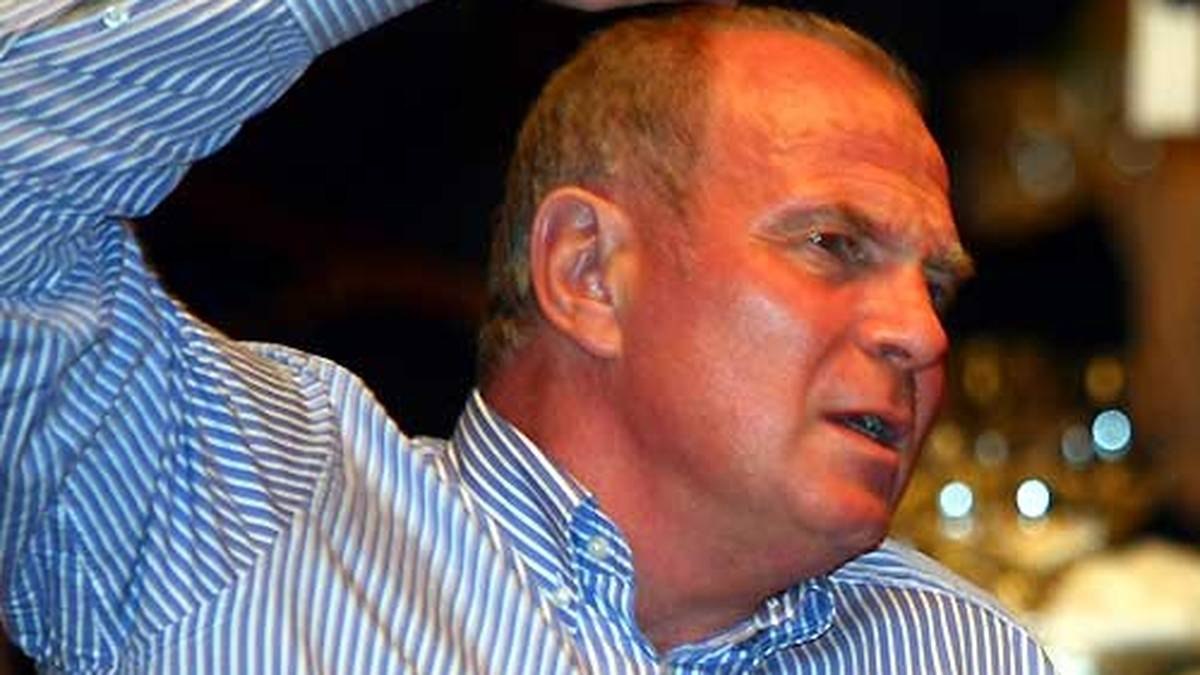 "Das ist der Dreck, an dem unsere Gesellschaft mal ersticken wird." (über den Toten-Hosen-Song "Bayern" im Jahr 1999) 