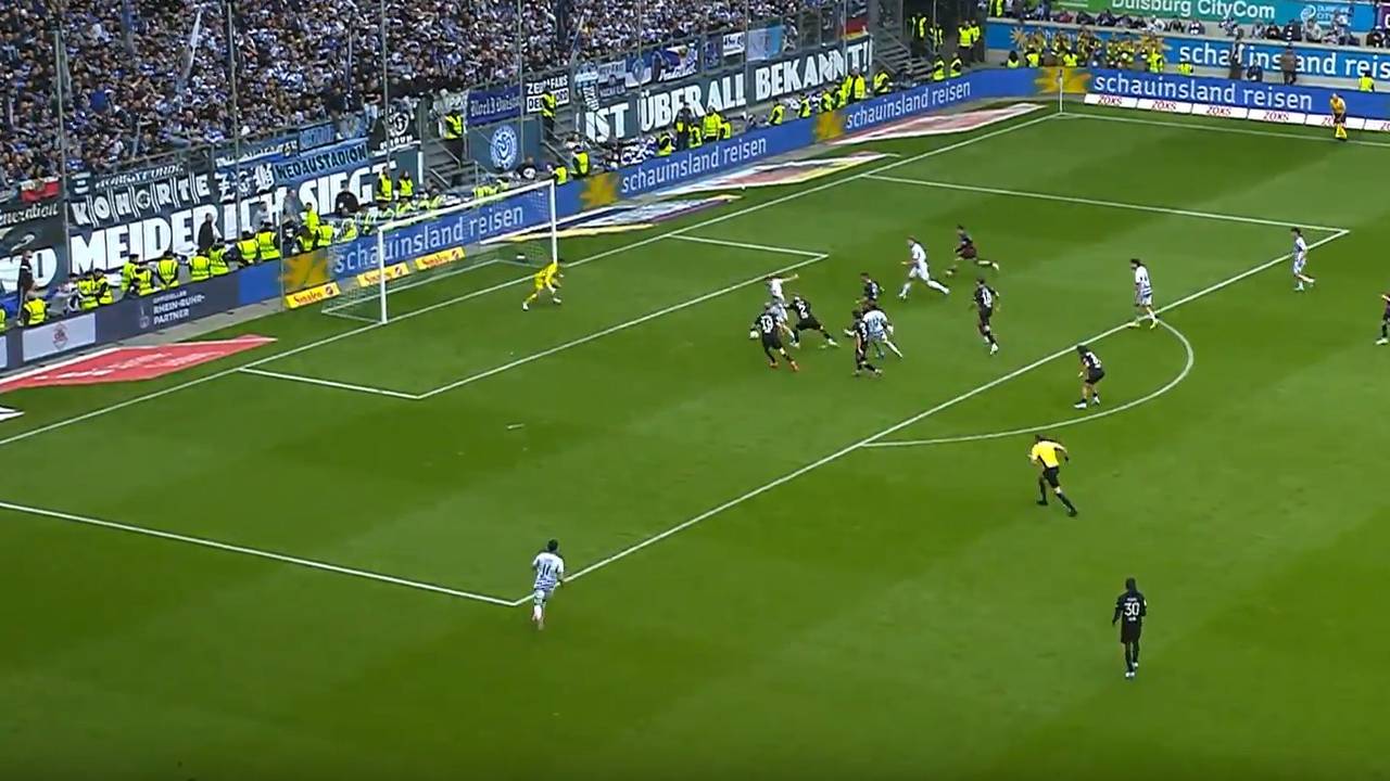 Er hat die Relegation auf dem Fuß - und dann das!