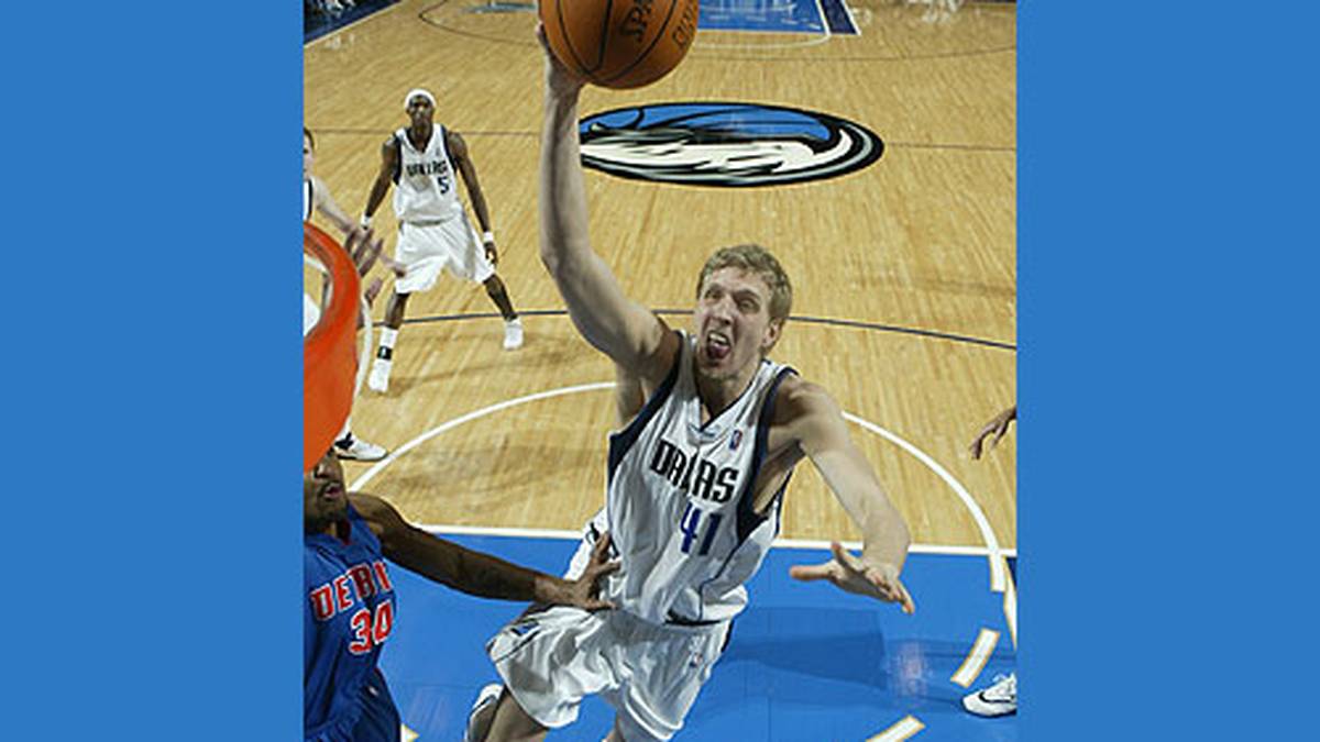 07. Februar 2004: Keine zwei Wochen später glänzt Nowitzki beim 111:108 gegen Detroit noch einmal mit 40 Zählern