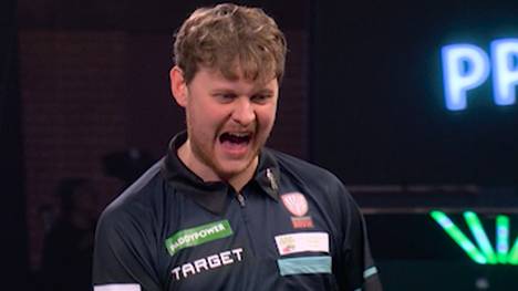 Kevin Doets setzt sich in der ersten Runde der Darts-WM gegen Matthew Dennant durch und trifft somit in der nächsten Runde auf die WM-Überraschung David Munyua aus Kenia.