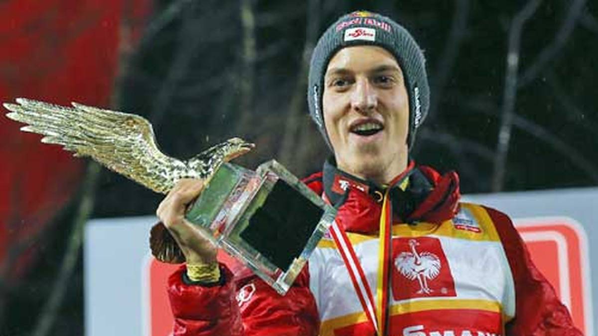 Am Ende gewinnt Schlierenzauer die Tournee mit einem knappen Vorsprung vor dem Norweger. Es ist sein zweiter Gesamtsieg bei der Tournee