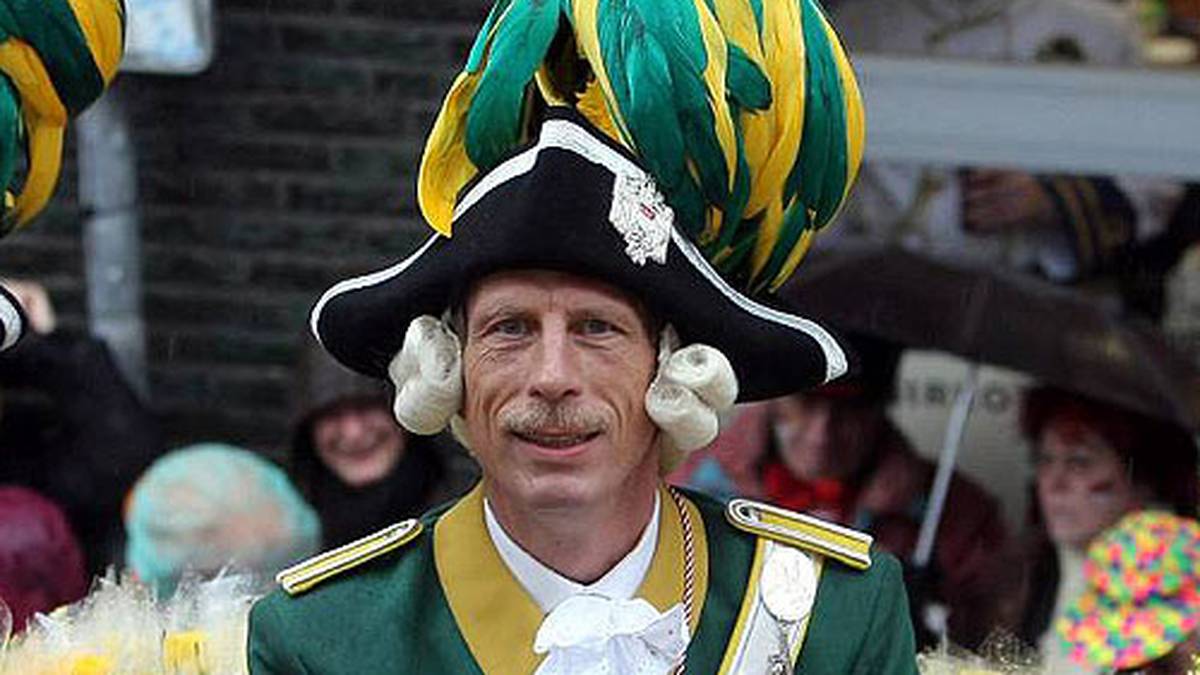 Denn auch Trainer-Ass Christoph Daum lockte Hoeneß in den vergangenen 23 Jahren mehrmals aufs Verbal-Schlachtfeld, eine innige "Freundschaft" entstand...