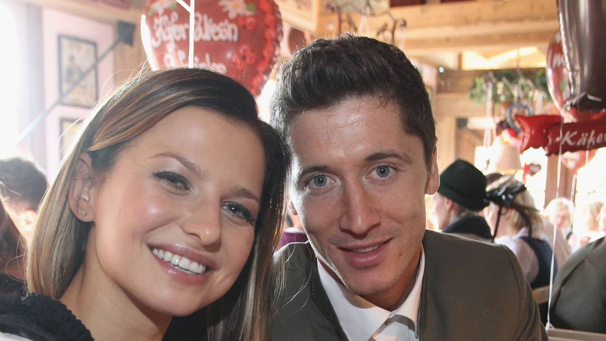 Robert Lewandowski lächelt nun in der Käfer Wien-Schänke mit Anna in die Kamera