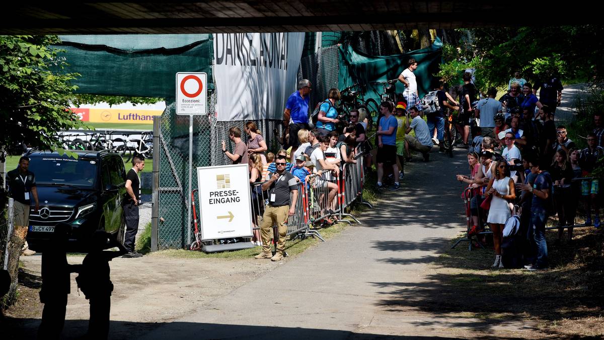 Bei der Rückkehr von ihrer Tour werden die Spieler bereits sehnsüchtig erwartet