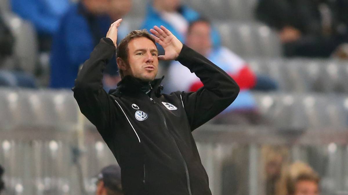 1860 München spielt die schlechteste Saison seit 23 Jahren. Es droht der erste Absturz in die Drittklassigkeit seit der Saison 1992/1993. Mit Markus von Ahlen verschleißen die Löwen bereits den 17. Trainer seit dieser Zeit. SPORT1 zeigt, wer sich seitdem sonst noch an der Grünwalder Straße versuchte