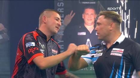 Das Duell um die ersten vier Plätze der Darts Premier League ist entbrannt - Nathan Aspinall sichert sich wichtige Punkte gegen Gerwyn Price.