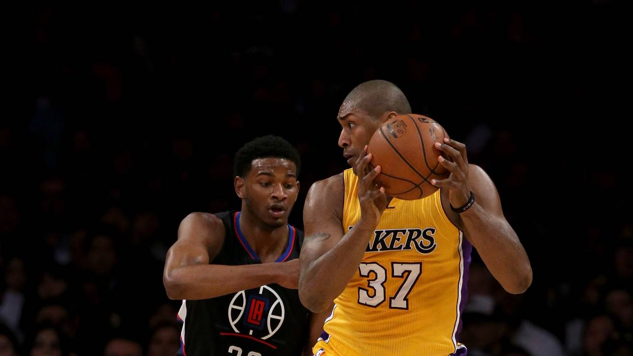 Metta World Peace bleibt bei Lakers