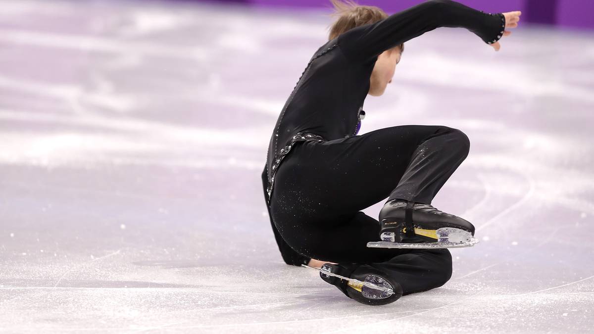 Eine harte Landung legte Mikhail Kolyada von den Olympischen Athleten aus Russland aufs Eis