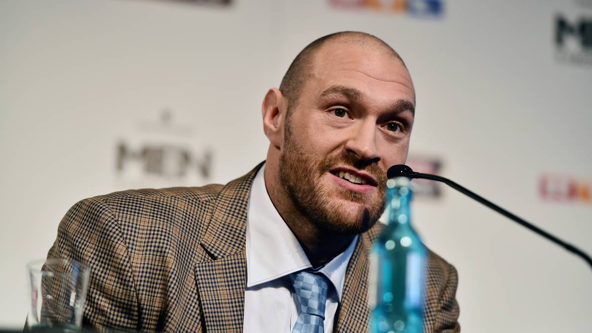 Kurz vor dem Fight gegen Klitschko verstört er erneut mit seinen Aussagen. Fury setzt Homosexualität und Abtreibung mit Pädophilie gleich und deutet sie als Anzeichen der nahe bevorstehenden Apokalypse.