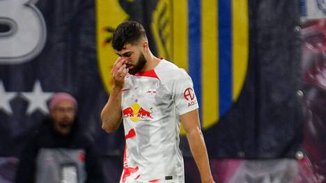 Trainer Marco Rose gehen vor dem letzten Bundesligaspiel des Jahres mit RB Leipzig die Innenverteidiger aus.