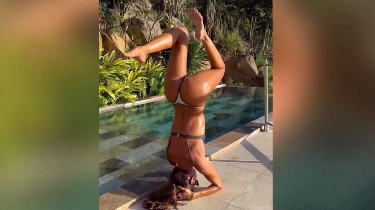 Im Liebesurlaub auf der Karibikinsel St. Barth zeigt Izabel Goulart, die Verlobte von DFB-Keeper Kevin Trapp, wie fit sie ist mit einem Kopfstand am Pool. 