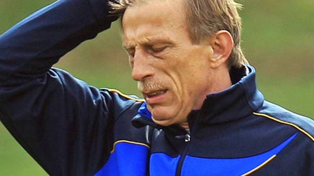 Haarig wurde es dann im Jahr 2000, als Daums Kokainaffäre, die Hoeneß richtig ins Rollen gebracht hatte, den ihm bereits zugesagten Bundestrainer-Job kostete. Hoeneß griff Zeitungsgerüchte um einen "verschnupften Daum" auf - und erklärte, dass er nicht DFB-Coach werden könne, sollte es sich bestätigen. Das Ergebnis ist bekannt