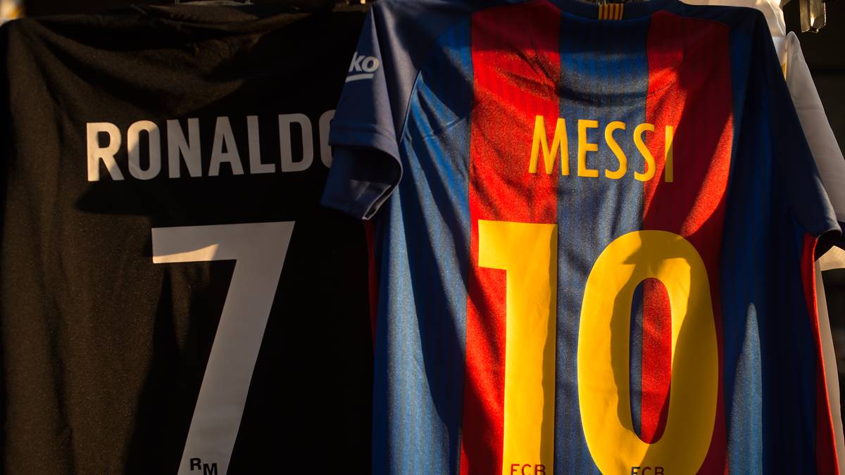 Lionel Messi und Cristiano Ronaldo streiten sich seit Jahren um den Titel des besten Fußballers der Welt - aber wer verdient am besten? "France Football" veröffentlichte jetzt das Geld-Ranking der Fußball-Stars, auch bei den Trainer und Frauen