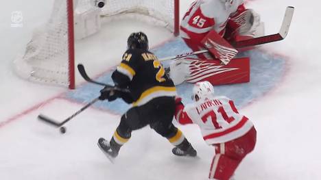 Die Boston Bruins stellen gegen die Detroit Red Wings einen neuen NHL-Rekord auf. Die Red Wings rund um den deutschen Moritz Seider müssen sich mit 2:3 geschlagen geben. 
