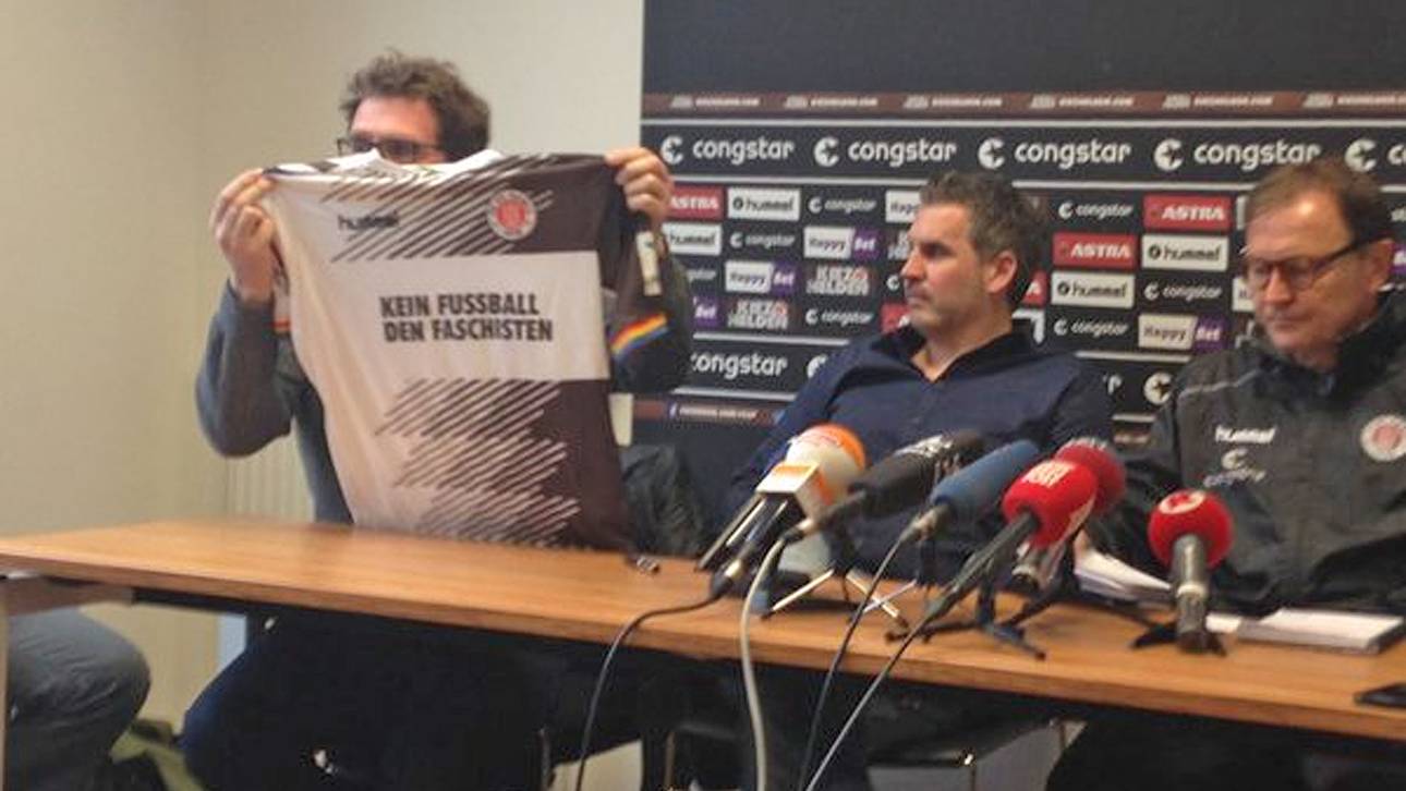 St. Pauli mit Trikot gegen Rassismus