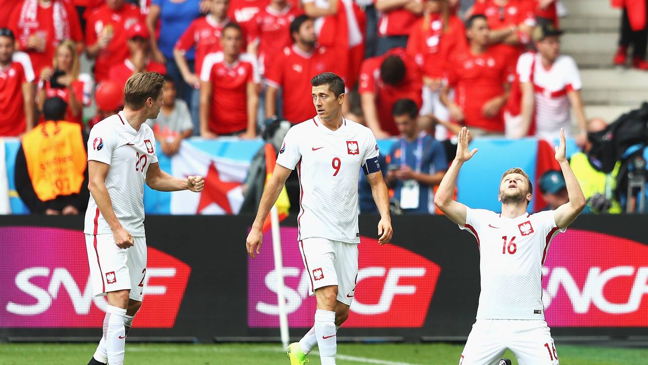 Polen jubeln in falscher Fankurve