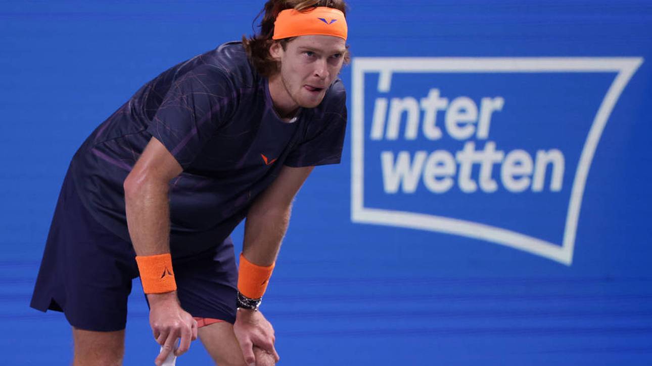 Zverev-Schreck verletzt sich selbst!