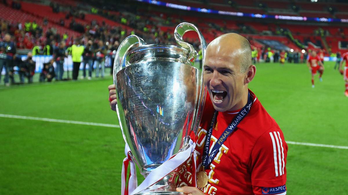 PLATZ 9: ARJEN ROBBEN - Definitiver Top-10-Platz für Robben. Schoss Bayern 2013 in Wembley zum Champions-League-Sieg, sticht nicht nur deshalb aus der 2010er-Generation hervor. Trotz vieler Verletzungsprobleme ein nimmermüdes Mentalitätsmonster, ein Mann für die wichtigen Momente