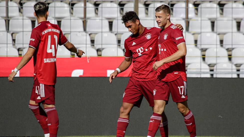 Gabriel Vidovic (r.) traf für den FC Bayern II zum 3:0