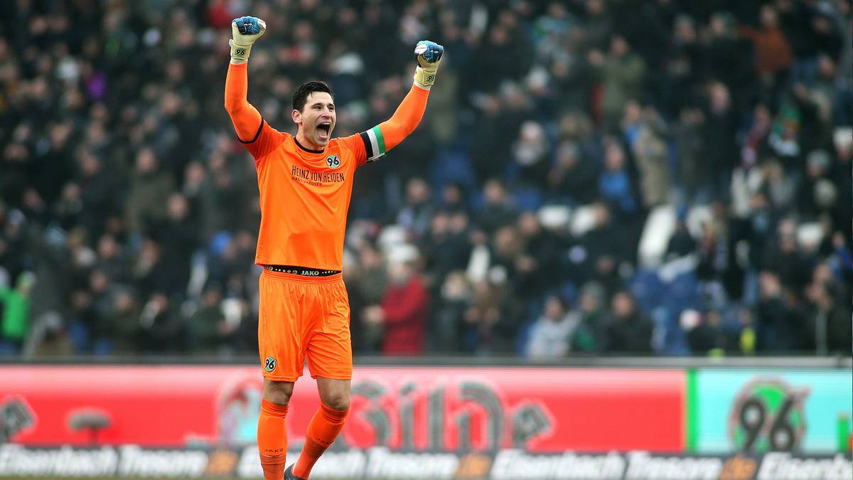 Ebenfalls als sichere Bank gilt Philipp Tschauner von Hannover 96. Tschauner musste in dieser Saison 51 mal hinter sich greifen.