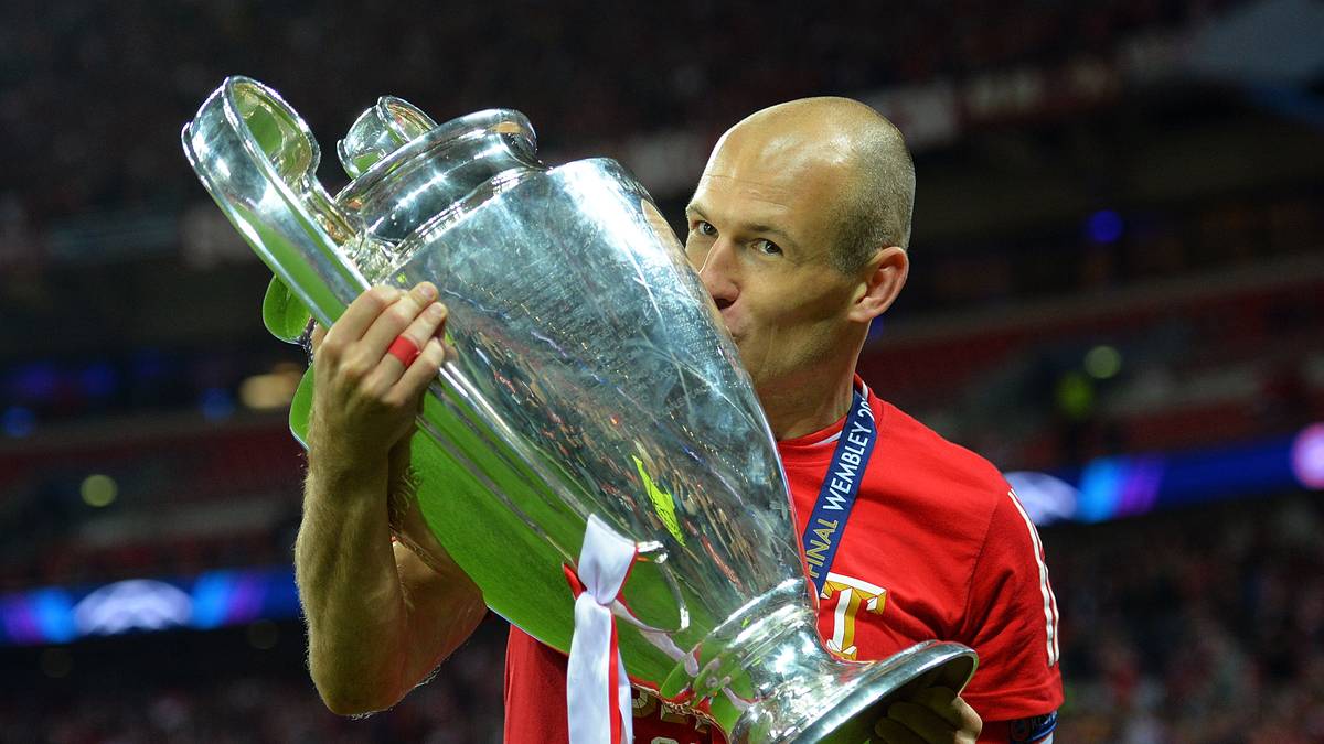 PLATZ 14 - ARJEN ROBBEN, 2009 für 25 Millionen von Real Madrid - Leistungsdaten für Bayern: 309 Spiele, 144 Tore, 101 Vorlagen. In der Zeit 21 Titel: u.a. 1x CL, 8x Meister, 5x Pokal
