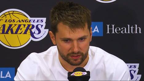 Die Los Angeles Lakers gewinnen gegen die New Orleans Pelicans. Nach der Partie wird Luka Doncić zum Verhältnis zwischen ihm, LeBron James und Austin Reaves befragt. Die Frage scheint dem Superstar allerdings etwas auf die Nerven zu gehen.