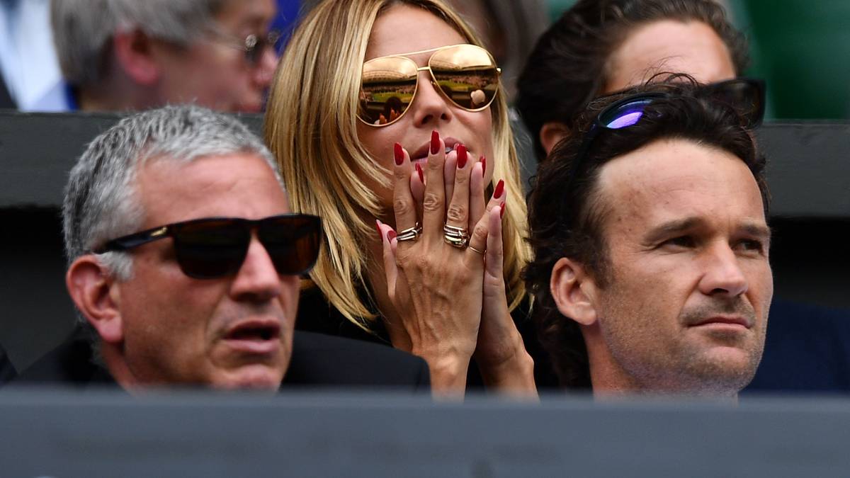 Model-Mama Heidi Klum fiebert beim Wimbledon-Finale 2016 sogar in der Box von Finalist Milos Roanic mit. Carlos Moya, der Coach des Kanadiers, (1. v. r.), verfolgt trotz der weiblichen Gesellschaft unbeirrt das Match seines Schützlings