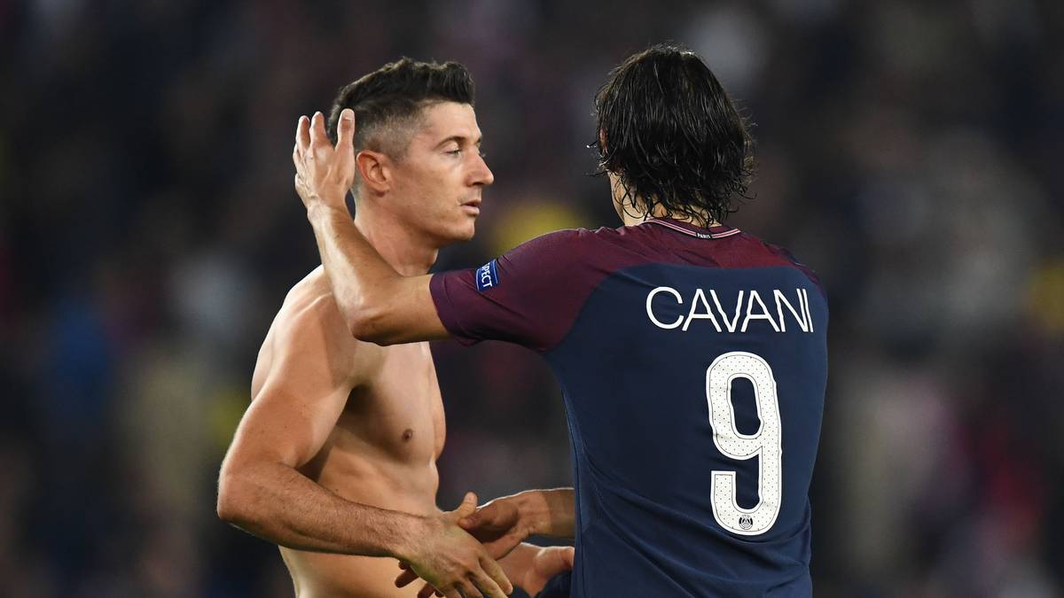 Die "Sport Bild" schreibt, dass es sogar zu einem Mega-Tausch zwischen Bayern und PSG kommen könnte. Lewandowski-Agent Zahavi beabsichtige, Cavani in München unterzubringen, sollte sein Klient nach Paris gehen, um den Bossen des deutschen Rekordmeisters die Arbeit bei der Suche nach einem Nachfolger zu erleichtern