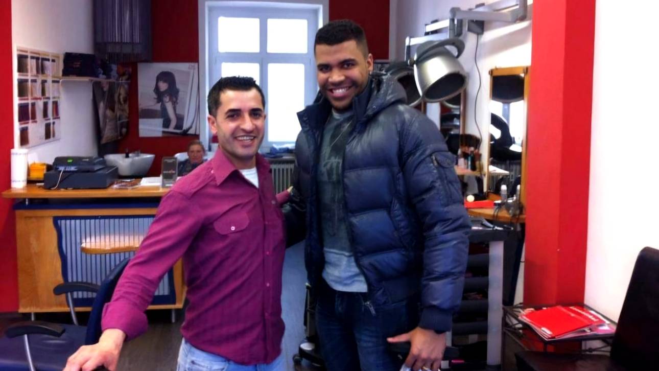 Ex-Bayern-Spieler Breno zu Gast bei Frisör Ibo