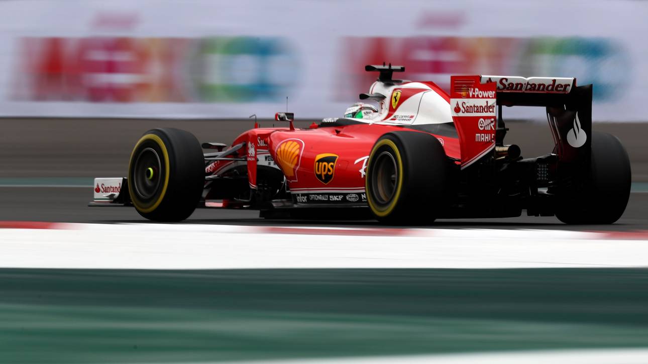 Vettel sticht Mercedes-Duo aus