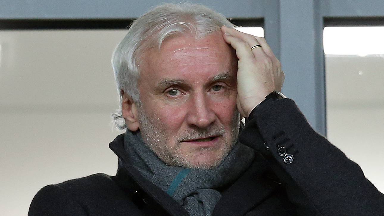 Völler und Fan gehen aufeinander zu