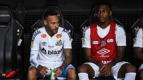 Verletzung oder Karneval-Kater? Die Spekulationen um den jüngsten Ausfall von Neymar beim FC Santos sorgten bei vielen Fans für Verstimmung. Sein Trainer Pedro Caixinha räumte nun mit allen Gerüchten um den Star auf.
