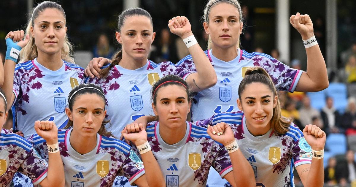 “Doble victoria”: los futbolistas españoles están de vuelta