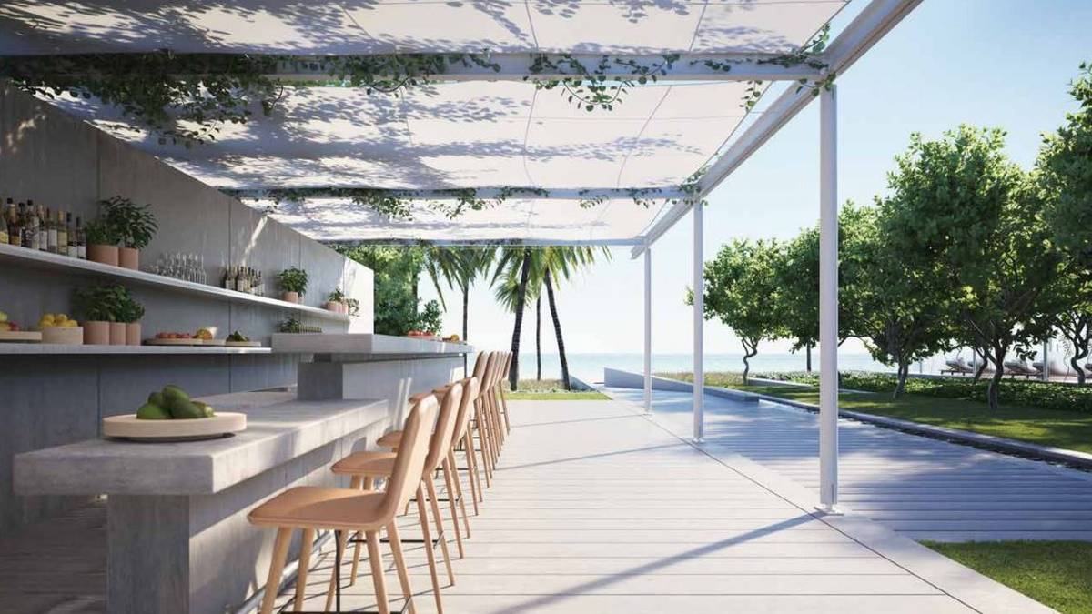 Auch draußen darf eine Bar natürlich nicht fehlen. Ansonsten besticht das Haus vor allem durch seine grüne Umgebung. Ausschlaggebend für Djokovic war schließlich auch das Vorhandensein eines hauseigenen Botanikers 