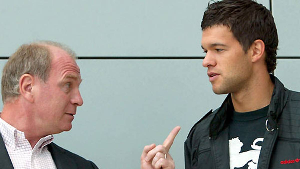 Hoeneß zu Michael Ballack, als er zum FC Chelsea wechselte:  "Es war immer klar, dass es Michael nicht darum ging, eine neue Sprache oder eine neue Kultur kennenzulernen, sondern eine neue Währung. Es ging eindeutig nur ums Geld"