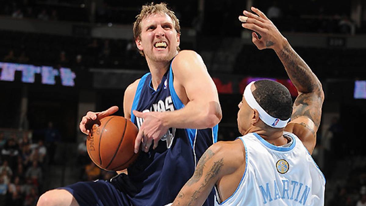 13. Januar 2009: 44 Punkte von Nowitzki gegen den späteren Playoff-Gegner Denver - trotzdem verlieren die Mavericks 97:99. Chauncey Billups schießt die Nuggets 2,2 Sekunden vor dem Ende zum Sieg