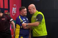 Luke Littler fertigt im Halbfinale der Darts World Series Michael van Gerwen ab - und gewinnt dabei neun Legs in Serie! Auch der Average des Darts-Wunderkinds ist schlichtweg phänomenal.