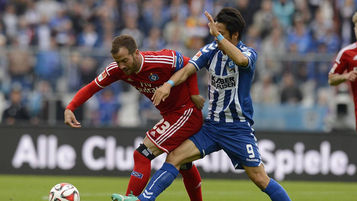 Erneut können van der Vaart und der HSV mit viel Glück den Abstieg in die 2. Bundesliga verhindern. Ein kleines Trostpflaster am Ende seiner HSV-Laufbahn