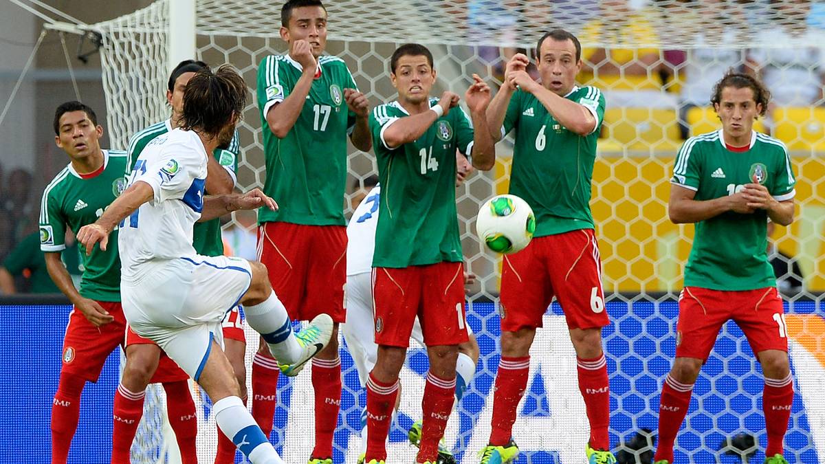 Andrea Pirlo: Seit 2011 spielt er bei Juventus Turin und erzielt dort seine Tore - meistens per Freistoß. In der Rangliste der besten Schützen in dieser Disziplin liegt er in der italienischen Serie A auf Platz zwei, hinter...