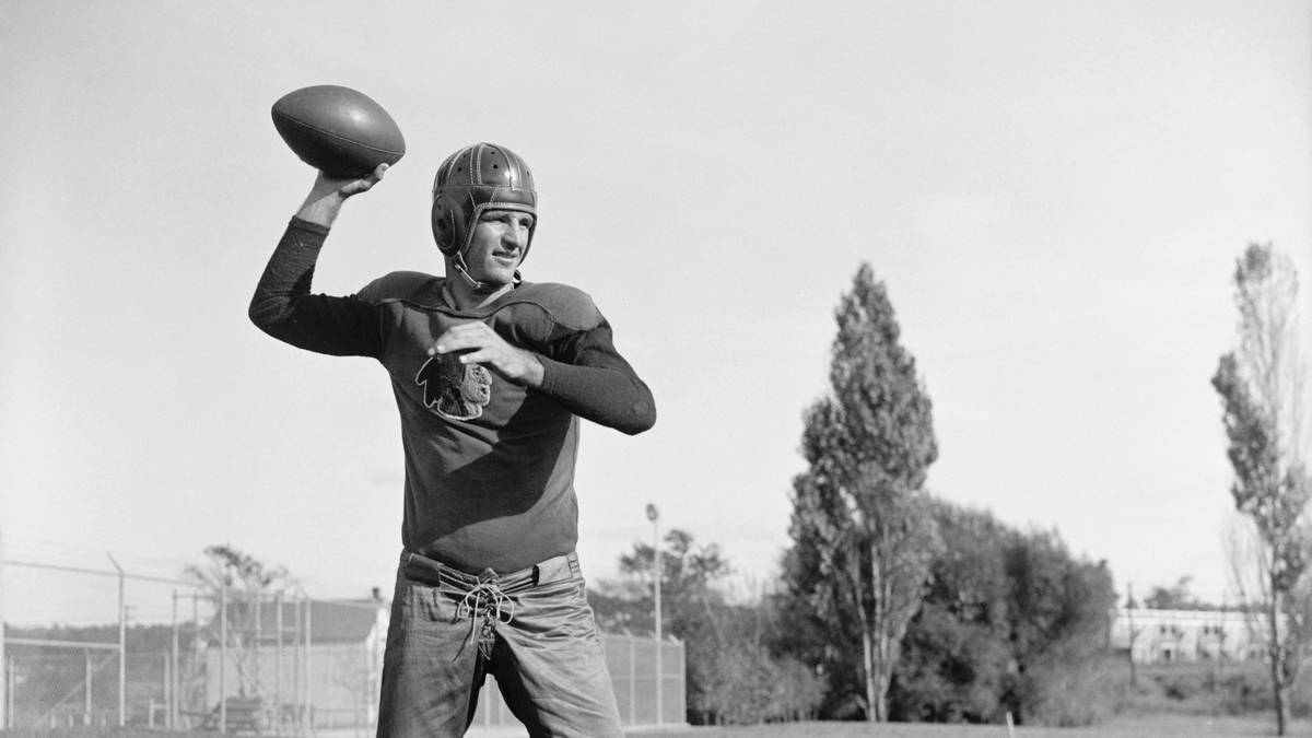 SAMMY BAUGH: Der erste große Spielmacher der NFL-Historie. Dirigierte zwischen 1937 und 1952 das Spiel der Washington Redskins und führte sie 1937 und 1942 zur Meisterschaft. Machte Anfang der 40er Jahre einen Ausflug ins Filmgeschäft und spielte einen Texas Ranger. Wurde 94 Jahre alt