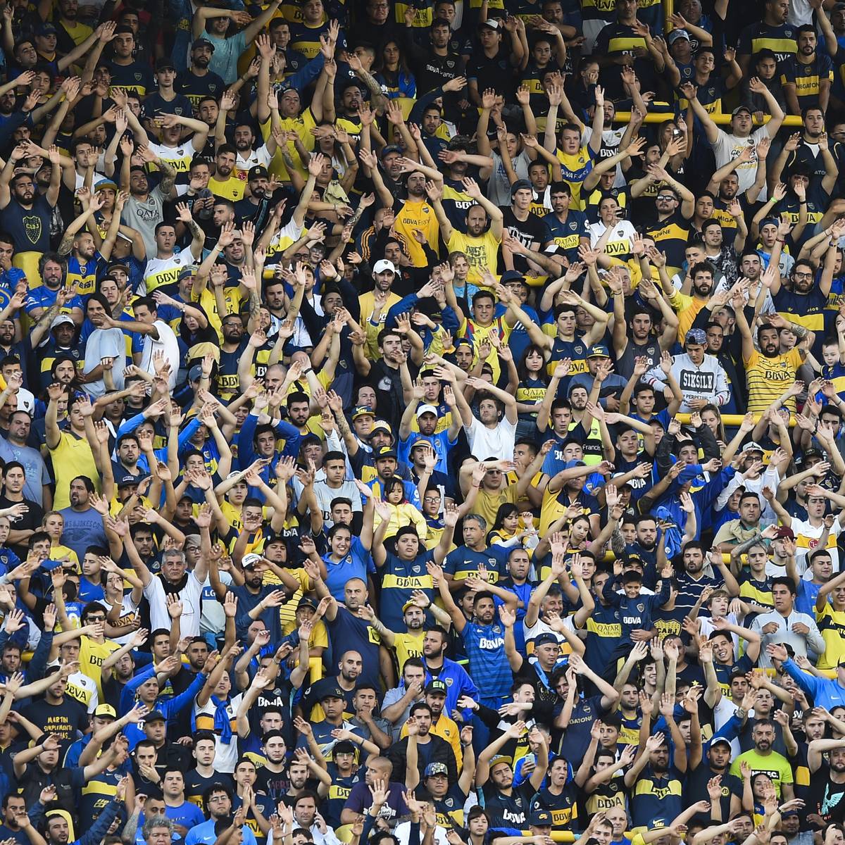 Fans Von Boca Juniors Beim Training Vor Superclasico Gegen River Plate