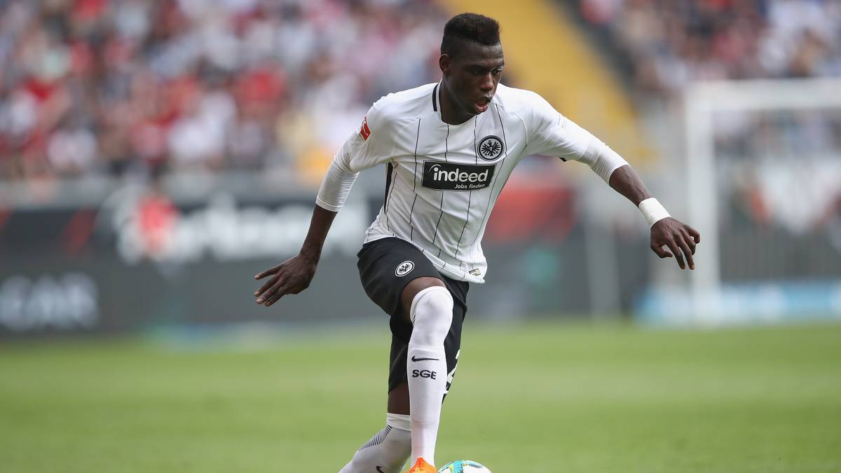 In Normalform hat der Ex-Ingolstädter gegen den Nationalspieler klar das Nachsehen, vor allem aufgrund dessen Stärken nach vorne. Punkt für Bayern - 1:1