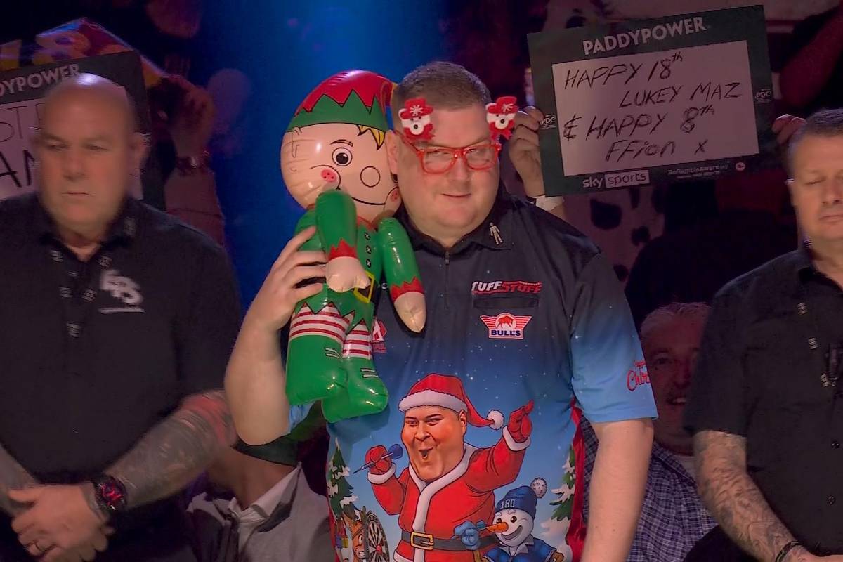 Wie jedes Jahr lässt sich Kultstar Ricky Evans bei der Darts-WM im Ally Pally etwas besonderes bei seinem Walk-On einfallen ...