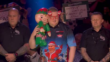 Wie jedes Jahr lässt sich Kultstar Ricky Evans bei der Darts-WM im Ally Pally etwas Besonderes bei seinem Walk-On einfallen ...