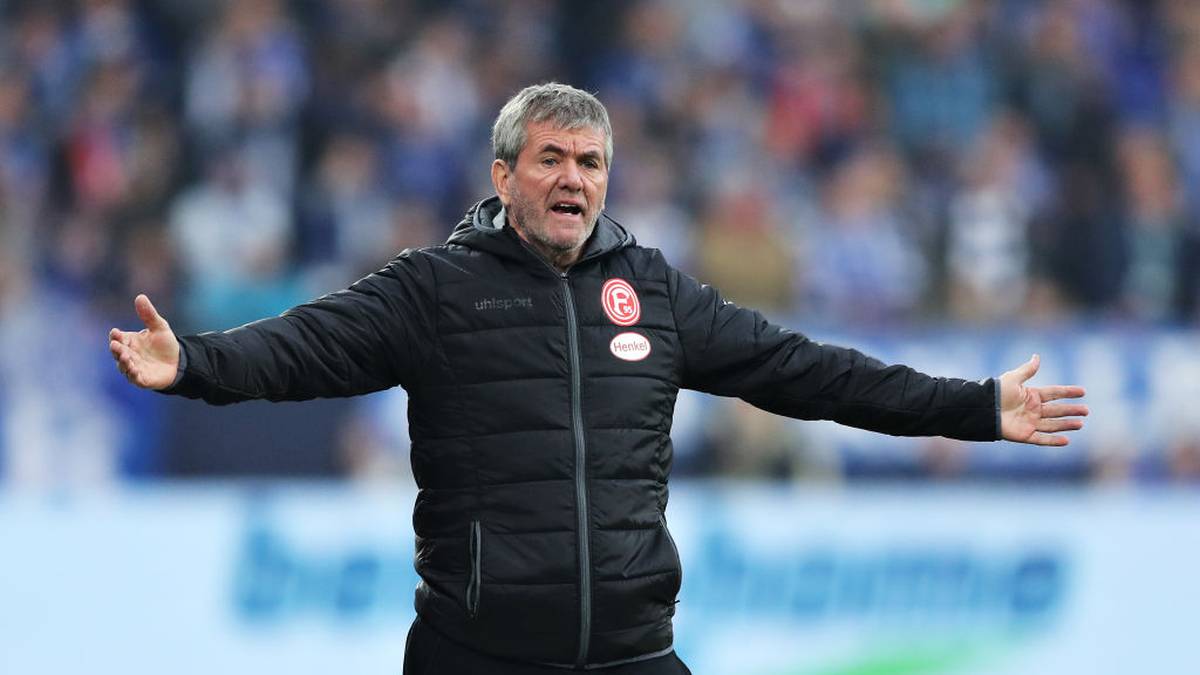 Düsseldorf-Trainer Friedhelm Funkel sah am 11. Spieltag in der Partie bei Schalke 04 bereits seine zweite Gelbe Karte der laufenden Saison. Ab vier Gelben Kartons ist ein Trainer ein Spiel gesperrt